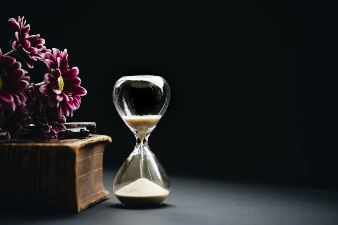 Photo d'un sablier illustrant le temps qui passe