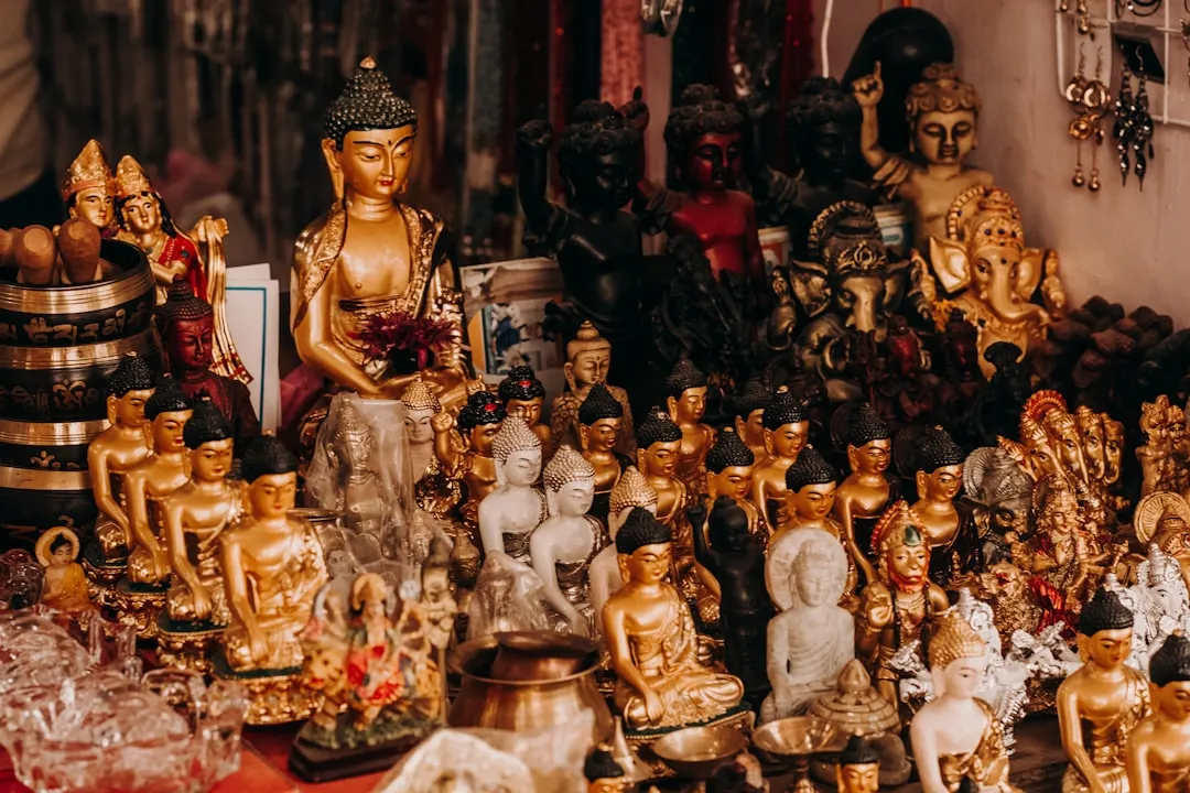 Photo Meditating monk