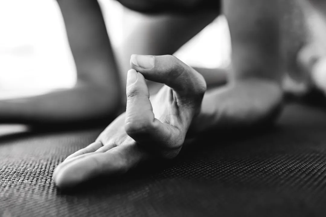 Photo Meditating monk